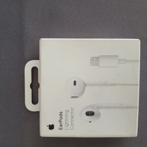 Apple EarPods with Lightning Connector